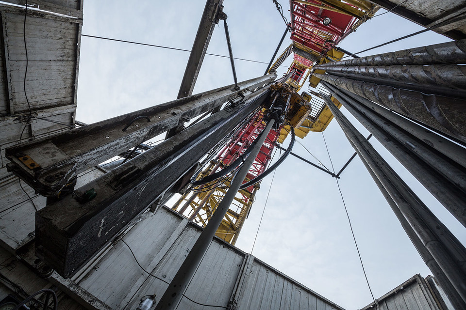 Аналитики указывают, что несмотря на стремительный подъем нефтяных котировок существенные риски для рынка сохраняются