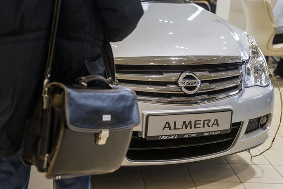 Продажи Nissan в Петербурге сократились почти наполовину