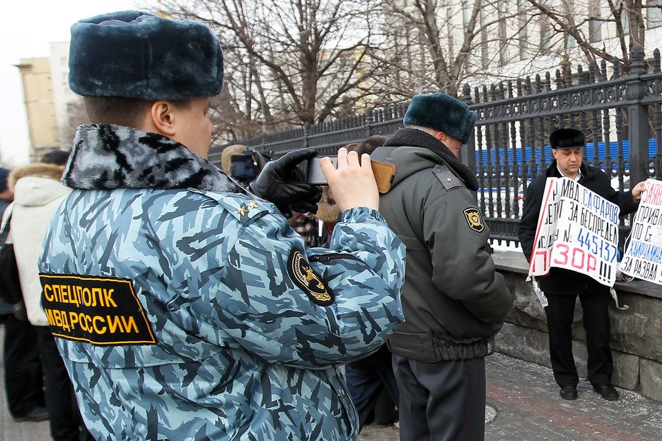 Гражданские активисты все чаще становятся объектом слежки, считают правозащитники