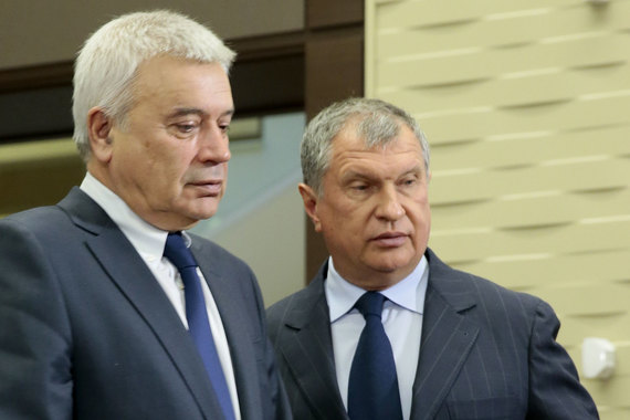 Компании президента «Лукойла» Вагита Алекперова (на фото слева) и президента «Роснефти» Игоря Сечина (справа) поборются за недра
