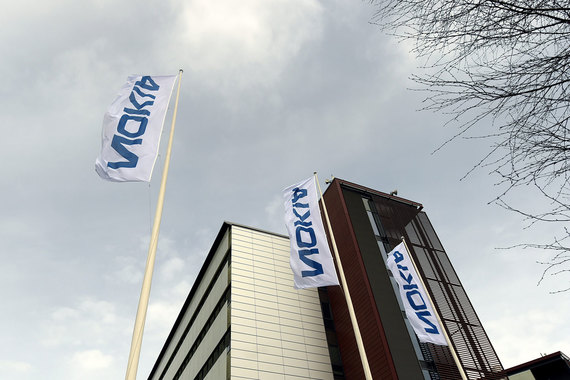 Microsoft продаст подразделение телефонов Nokia тайваньской Foxconn
