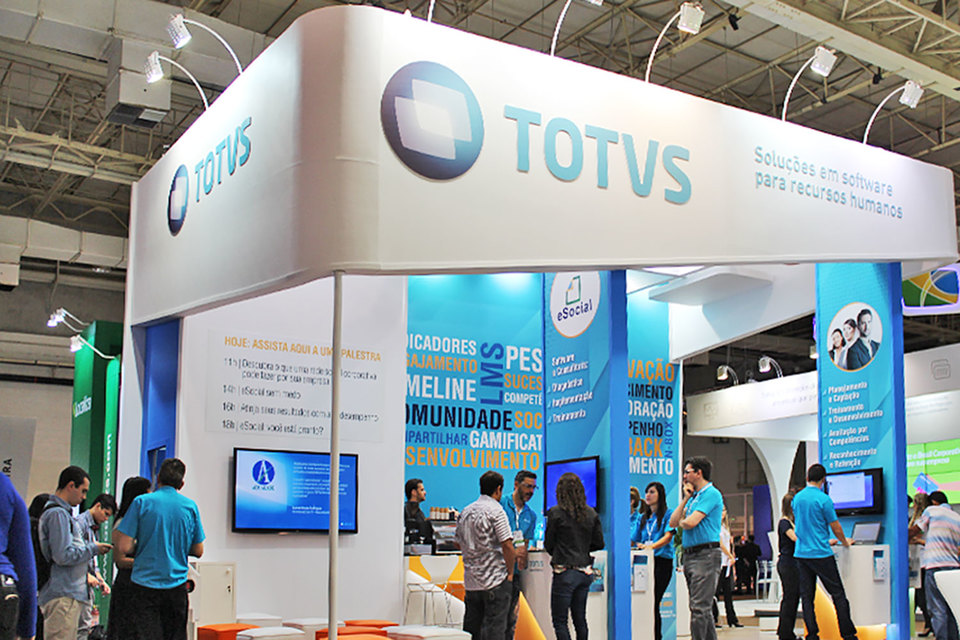 TOTVS выпускает системы управления предприятием, разработанные под 11 различных отраслей, говорится на ее сайте