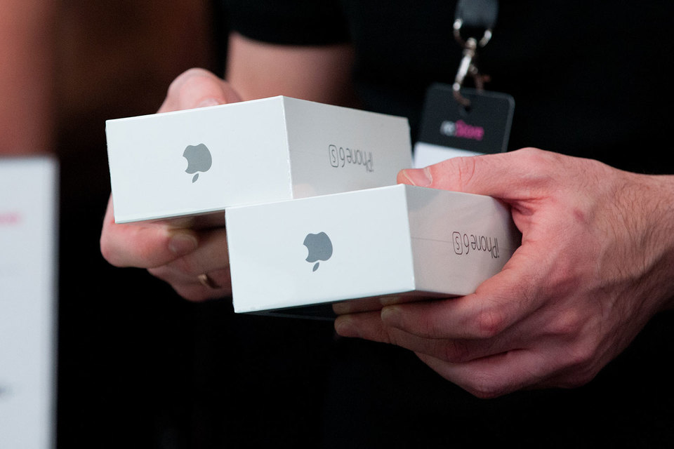 Цена iPhone 6s в России начинается с 57 000 руб.