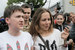 Савченко, выглядевшая чрезвычайно возбужденной и утомленной, вышла к журналистам (на фото с сестрой Верой)