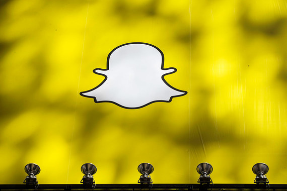 Сервис Snapchat позволяет пользователям обмениваться мультимедийными сообщениями, самоуничтожающимися после небольшого промежутка времени