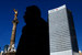 С 2011 г. HSBC сокращает расходы и упрощает структуру бизнеса. Он продал часть принадлежащих ему компаний в Панаме, Перу и Коста-Рике и сокращает бизнес в Бразилии, чтобы сфокусироваться на работе в Азии, обещающей больший экономический рост. HSBC заплатил $2 млрд штрафа в США и признал, что не предпринимал достаточных мер для предотвращения отмывания денег. Но из США и Мексики (на фото) он уходить не собирается. Штат: 2009 г. – 302 000 человек, 2015 г. – 255 200 человек. Капитализация: 31 декабря 2009 г. – $199,26 млрд, 27 мая 2016 г. – $129,87 млрд