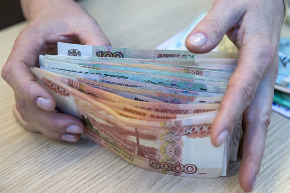 Раз не дают в валюте, возьмем в рублях – такова логика крупнейших российских эмитентов