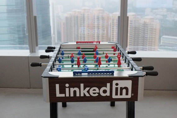 После объявления о сделке акции LinkedIn на NYSE подскочили в цене на 47,5% до $193,4. В пятницу на закрытие торгов одна бумага стоила $131,08
