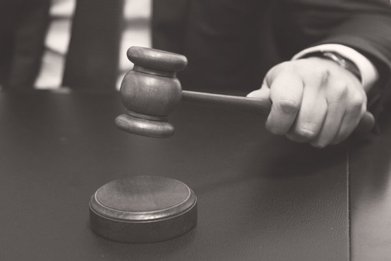 Суды занижают оплату труда юристов