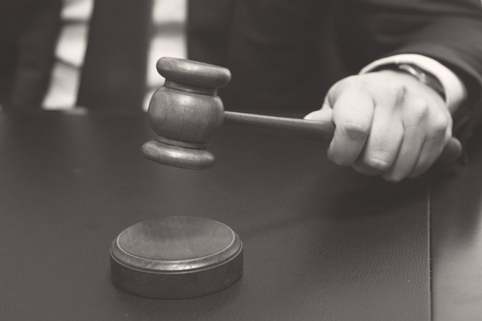 Суды занижают оплату труда юристов