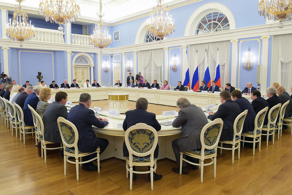Единороссы обсудили предвыборную программу