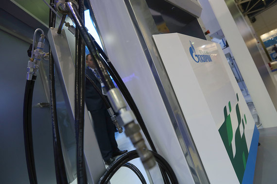 Сегодня в России более 270 АГНКС (автомобильных газовых наполнительных компрессорных станций), 216 из них – в управлении группы «Газпром»