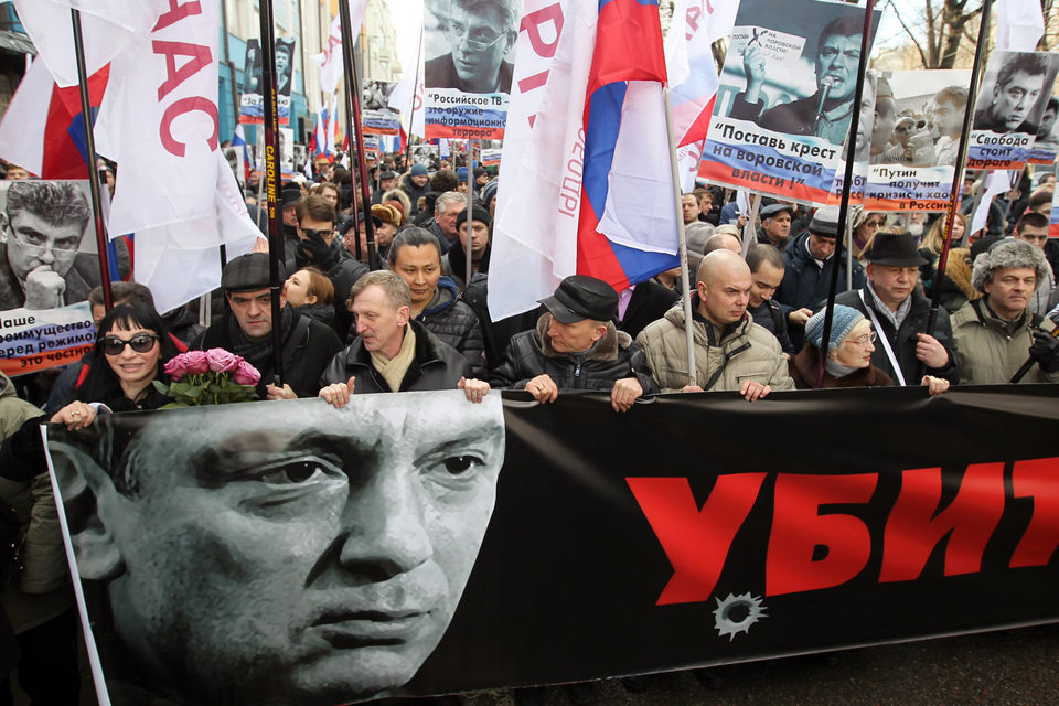 Немцов был убит на Замоскворецком мосту, близ стен Кремля, ночью 27 февраля 2015 г.