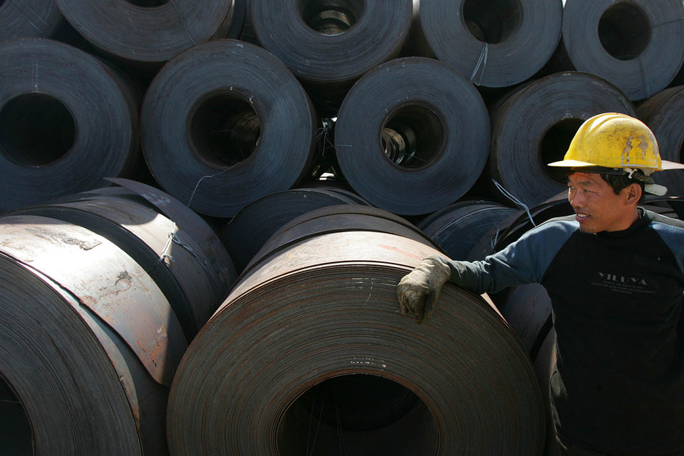 С помощью слияния Baosteel и Wuhan Iron & Steel власти пытаются решить проблему избыточных мощностей