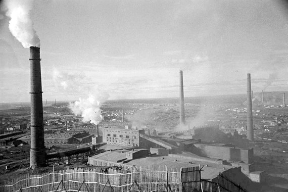 Никелевый завод – старейший актив компании (на фото 1953 г.)