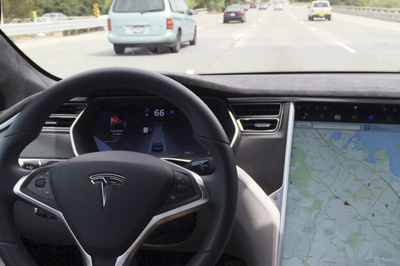 В США расследуют аварию Tesla на автопилоте со смертельным исходом