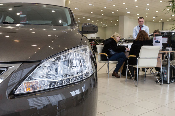 Продажи новых легковых автомобилей в июне вновь упали – на 9%