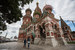 Храм был возведен в 1555-1561 гг. по указу Ивана Грозного в честь покорения Казанского царства. На тот момент это было самое высокое сооружение Москвы. Еще одна особенность - храм строился таким образом, чтобы все его четыре стороны выглядели как парадные: откуда бы посетители ни подходили к собору, они всегда должны были видеть фасадную сторону