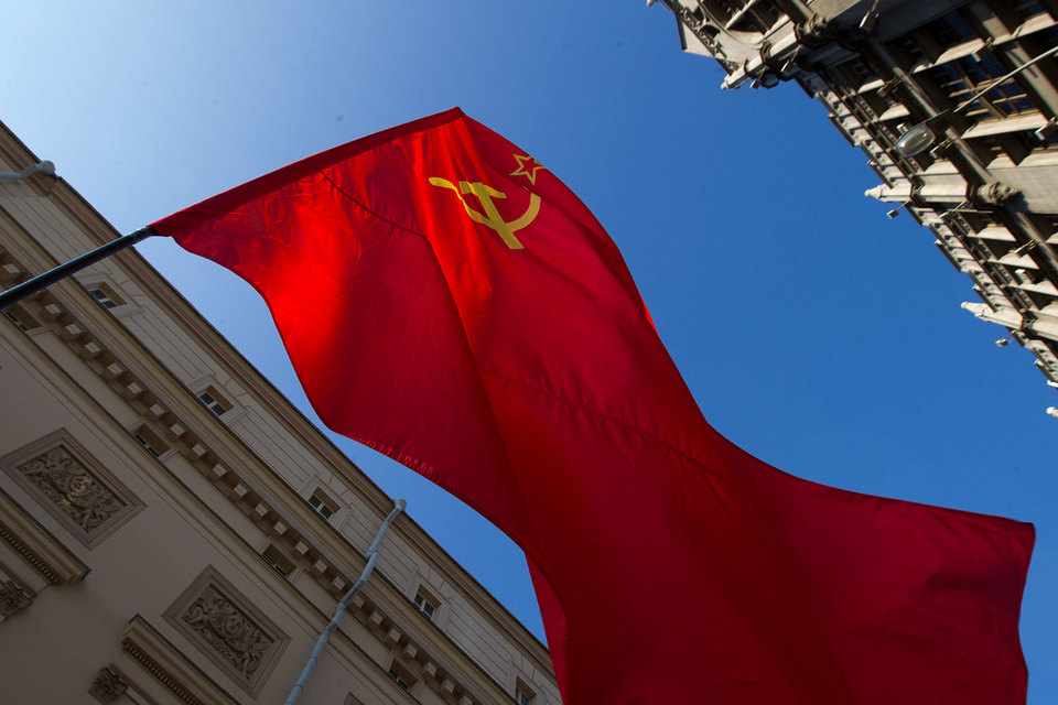 Председатель ЦК партии «Коммунисты России» Максим Сурайкин считает, что КПРФ претендовала на то, чтобы «быть единственными коммунистами»