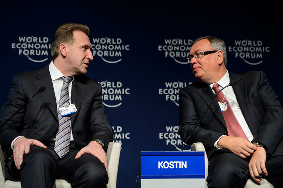 Шувалов (слева) согласился с Костиным, что время для продажи ВТБ еще не пришло