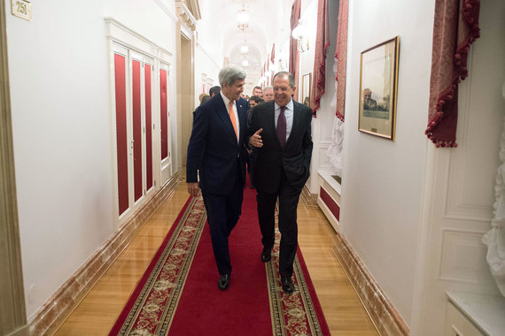 По информации The Washington Post, Керри обсудит с Владимиром Путиным и Сергеем Лавровым возможность создания совместной группы по обмену оперативной и разведывательной информацией