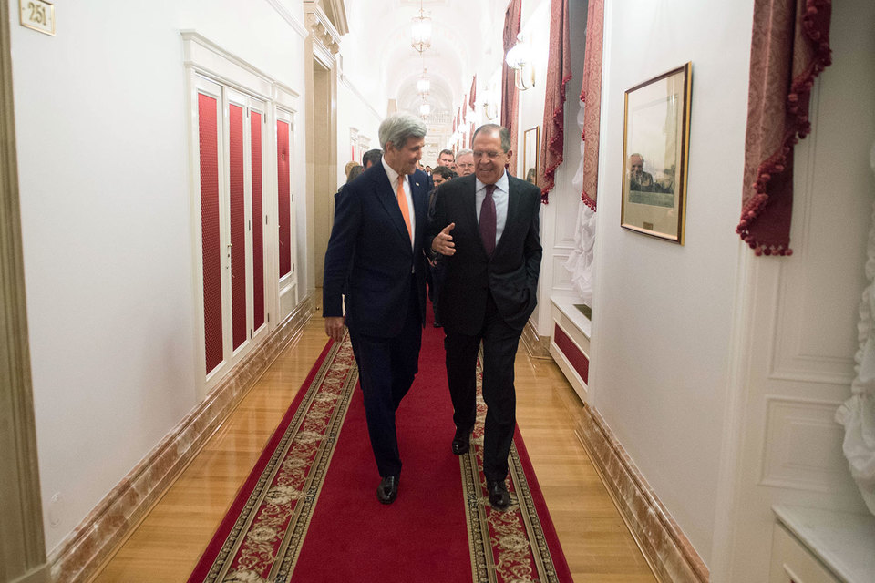 По информации The Washington Post, Керри обсудит с Владимиром Путиным и Сергеем Лавровым возможность создания совместной группы по обмену оперативной и разведывательной информацией