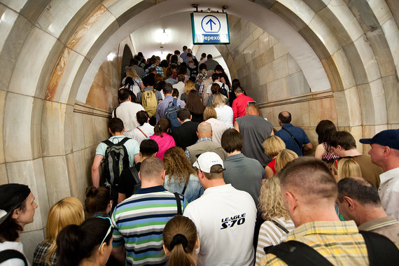 Москва заселяет метро торговцами