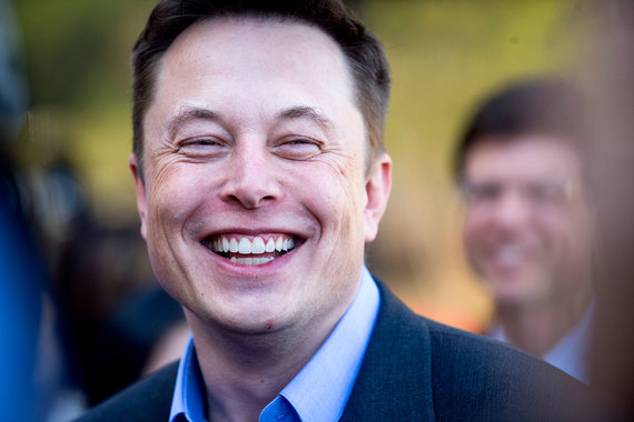 Гендиректор Tesla Motors Илон Маск сообщил о планах компании выпустить электрические грузовик и автобус, развивать технологию самоуправляемых автомобилей и создать кар-шеринговый сервис