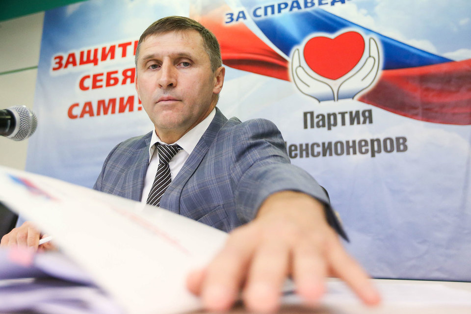 Председатель партии Евгений Артюх 20 июля созвал третий внеочередной съезд после отказа ЦИК заверить список одномандатников на выборах в Госдуму из-за выявленных нарушений