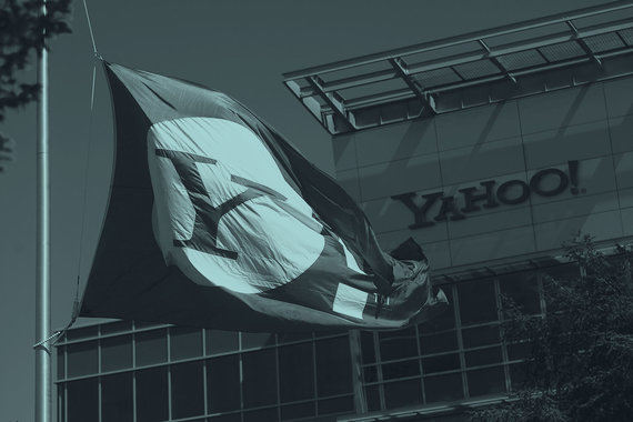 Yahoo начала работать в интернете очень давно – в 1994 г.