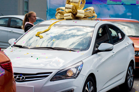 На складах у крупных автодилеров скопились запасы Hyundai Solaris на несколько месяцев