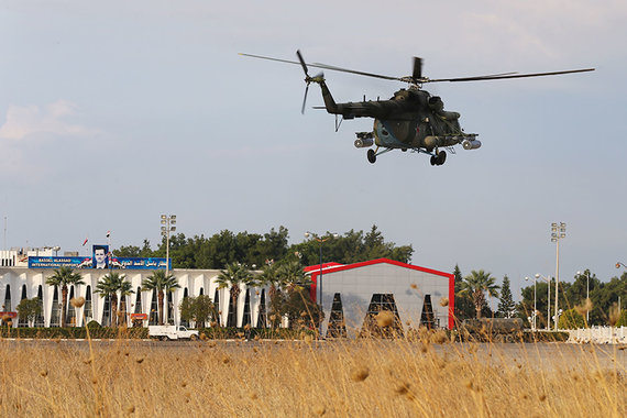 Вертолет Ми-8 на авиабазе "Хмеймим", архивный кадр