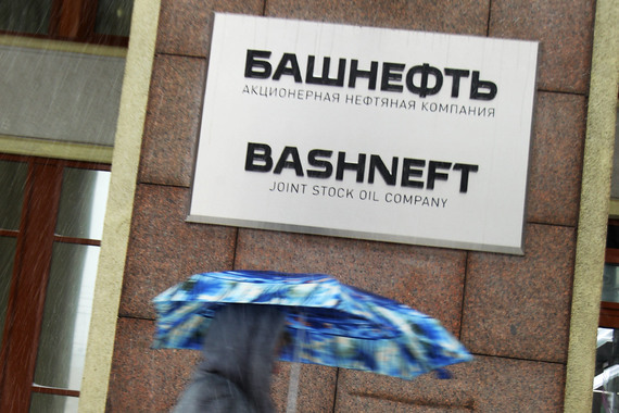 Собеседники Reuters утверждают, что перенос продажи госпакета «Башнефти» на неопределенный срок можно считать победой исполнительного директора «Роснефти» Игоря Сечина