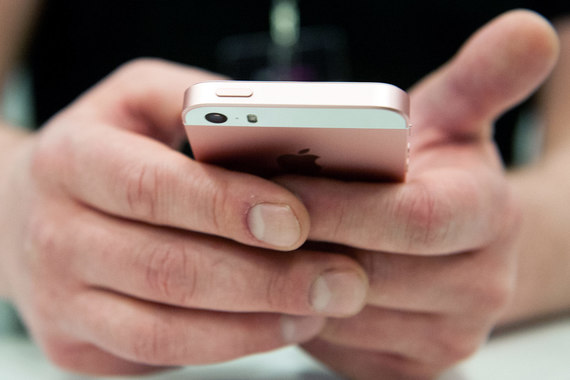 Apple заявила, что уязвимости были устранены сразу же после того, как о них стало известно, и рекомендовала всем пользователям iOS срочно обновить ее до версии 9.3.5.