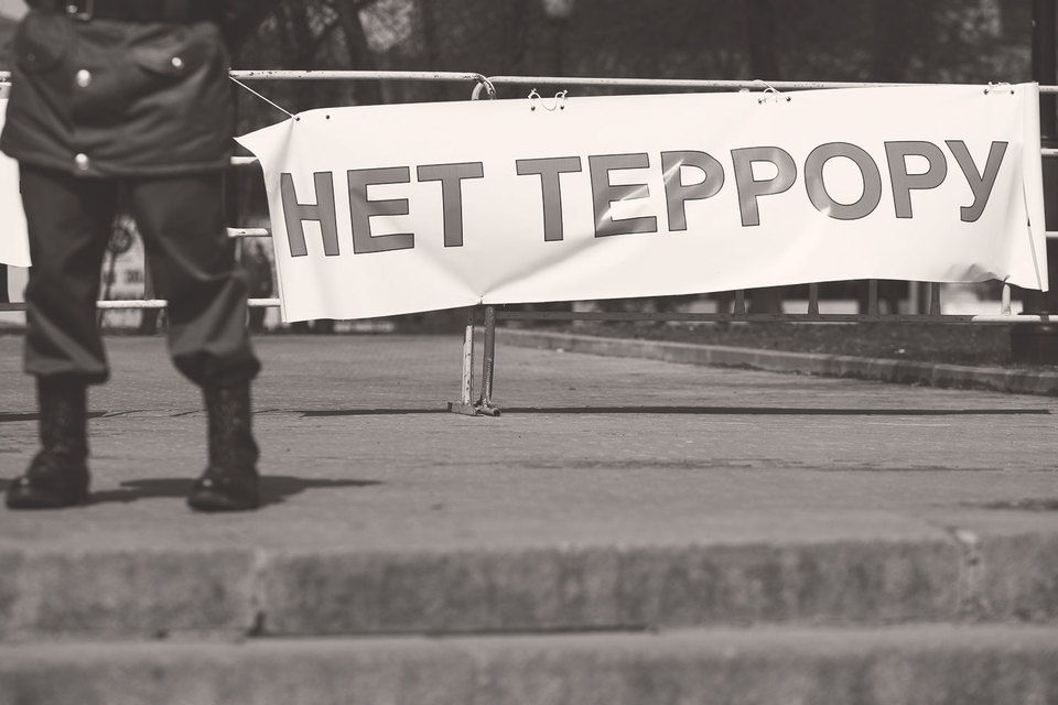 Когда единственная цель террористов – посеять страх, силовые службы должны незамедлительно штурмовать здания и делать все возможное, чтобы спасти заложников
