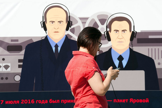 Хранить переписку и переговоры граждан надо, но и телекоммуникационному бизнесу не должно быть сложно, предупредил Владимир Путин