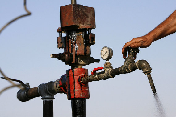 Нефтяной рынок только начал балансироваться и ему предстоит преодолеть еще немало препятствий, полагают эксперты