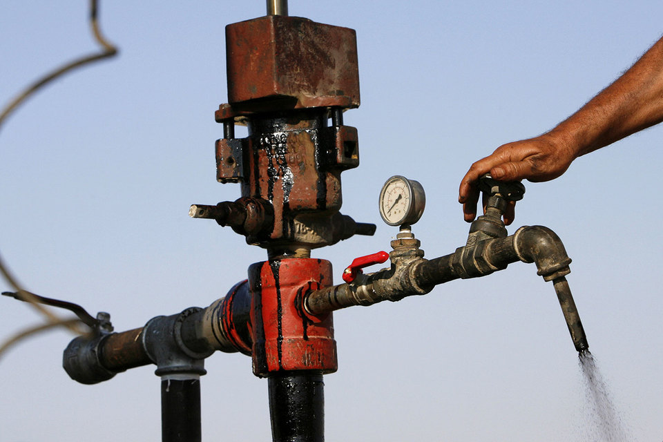 Нефтяной рынок только начал балансироваться и ему предстоит преодолеть еще немало препятствий, полагают эксперты