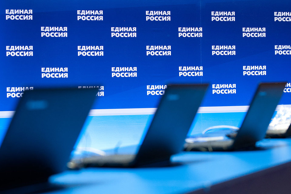По суммарному рейтингу первая тройка не изменилась: лидируют «Единая Россия», «Яблоко» и ЛДПР