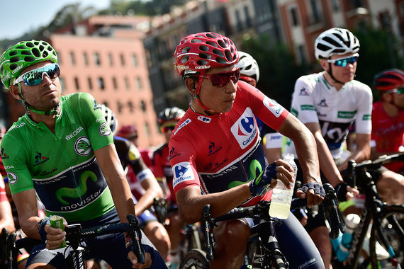 Победитель Vuelta-2016 в генеральной классификации Наиро Кинтана из Movistar в центре, справа Крис Фрум из Sky Team, занявший второе место
