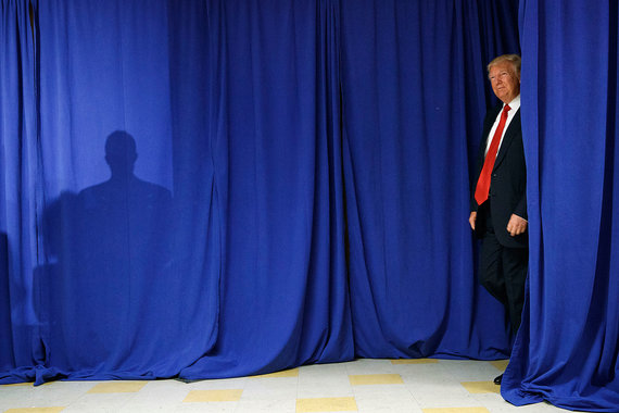 Дональд Трамп вышел из тени: болезнь Хиллари Клинтон заставила валютных трейдеров начать анализировать связанные с ним риски