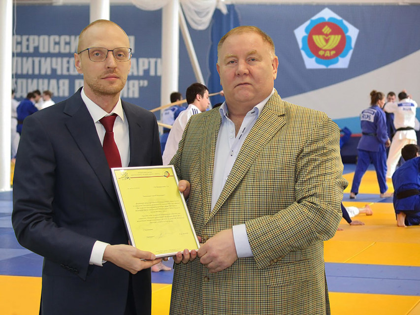Слева на фото Сергей Быковский, президент ГК «Фармконтракт», Справа Владимир Шкалов, президент Федерации дзюдо ЦФО РФ