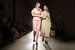 Bottega Veneta представила юбилейный показ: совпали 50-летие дома моды и 15-летие пребывания Томаса Майера в должности креативного директора. Завершали дефиле 21-летняя Джиджи Хадид и 72-летняя Лорен Хаттон