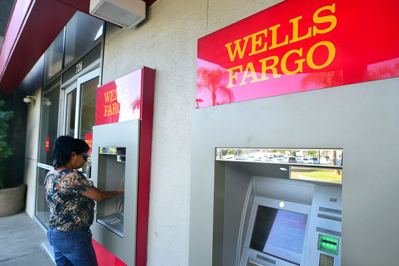 Wells Fargo оказался не единственным банком, практика перекрестных продаж которого вызвала массовые нарекания клиентов