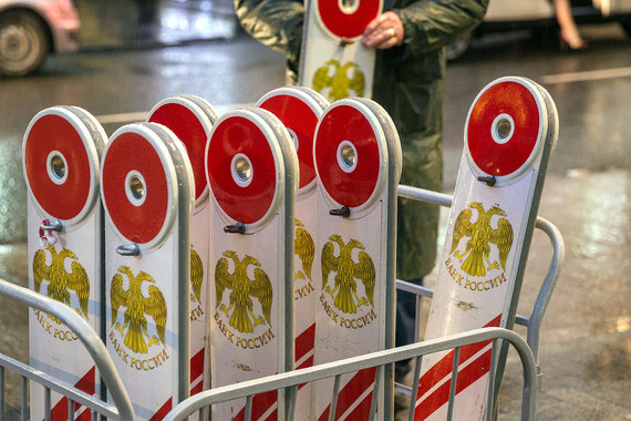 ЦБ не закончил квалификацию розничных инвесторов, но готов разделить на группы и корпоративных – чтобы корпорации не говорили в судах, что не понимают, какие сделки заключили