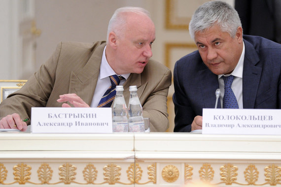 Министру внутренних дел Владимиру Колокольцеву (на фото справа) придется поделиться защитой бизнеса с председателем СКР Александром Бастрыкиным