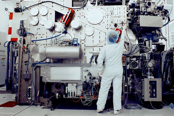 Нидерландская компания ASML Holding, возможно, нашла способ повышать производительность микросхем, не жертвуя при этом компактностью