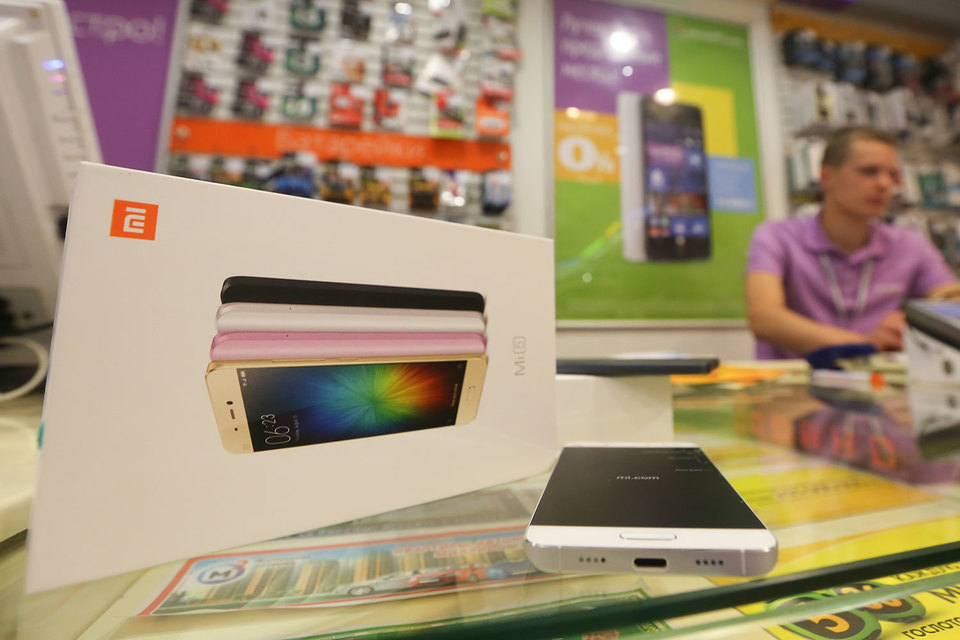 В российских розничных сетях смартфоны Xiaomi начали продаваться летом этого года