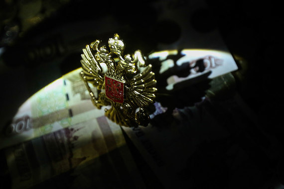 В прогнозе Минэкономразвития рубль значительно крепче – 65,5 руб., 64 руб. и 64,5 руб. за доллар соответственно