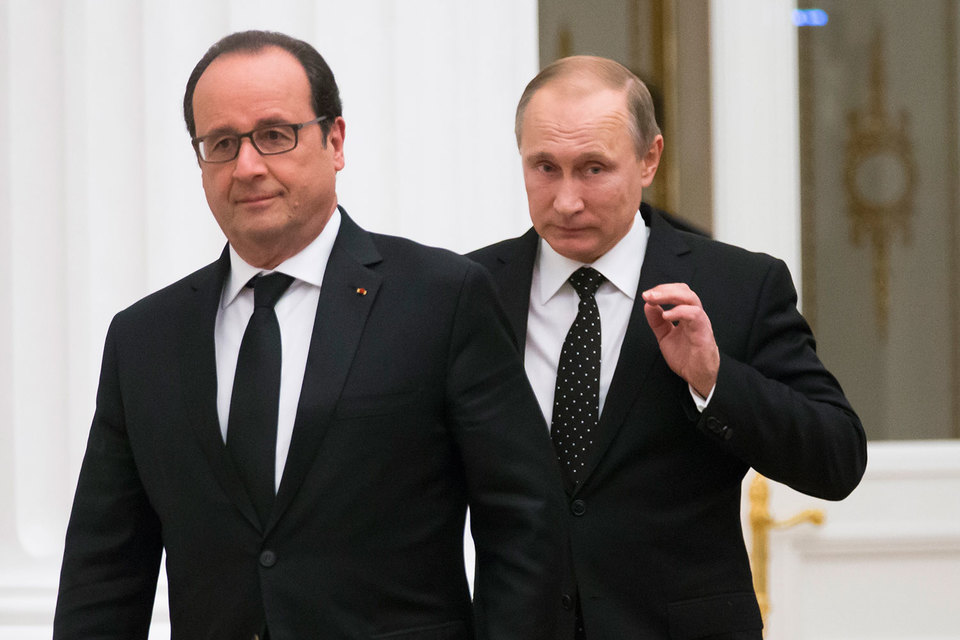 Кремль подтвердил отмену переговоров Путина с Олландом в Париже